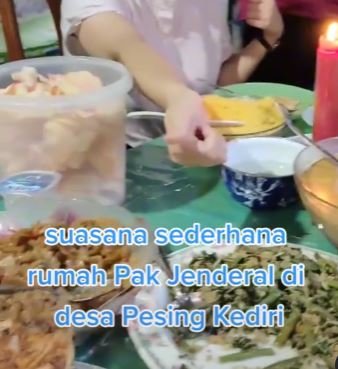 makan bersama keluarga rumah sederhana moeldoko tanpa plafon jadi sorotan