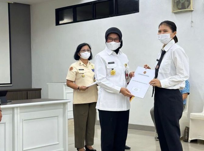 potret pelantikan x atlet bulutangkis indonesia jadi pns pakai baju hitam putih