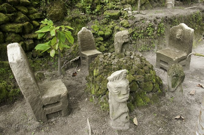 mengunjungi huta siallagan di pulau samosir situs tertua peninggalan suku batak