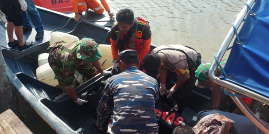 Kapal Dihantam Ombak, Suami Istri Tewas Tenggelam saat Mencari Ikan