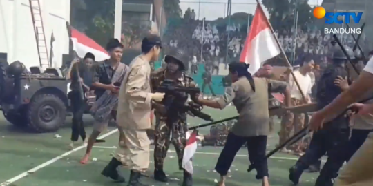 Serunya Hari Pahlawan di SMKN 2 Garut, Guru dan Murid Lakukan Drama Perang Surabaya