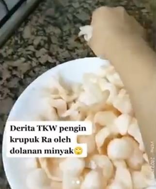 tak boleh pakai banyak minyak tkw ini goreng kerupuk dengan cara unik
