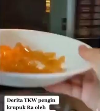 tak boleh pakai banyak minyak tkw ini goreng kerupuk dengan cara unik