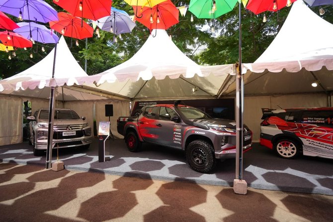 mitsubishi motors gelar lifersquos adventure park di area parkir gandaria city mall