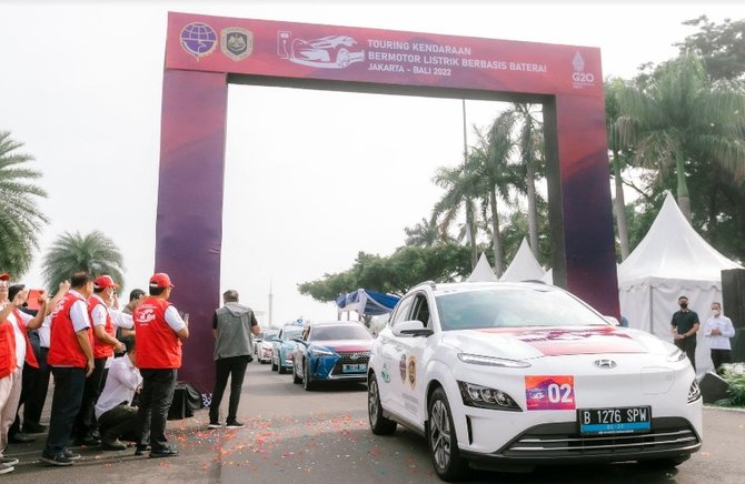 pln amp kemenhub sukseskan tour mobil listrik jakarta bali