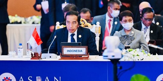 Jokowi akan Terima 'Tahta' Tuan Rumah KTT ASEAN 2023 dari Kamboja