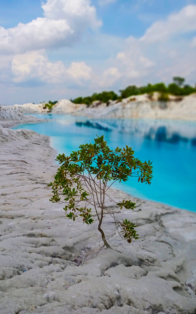 pesona danau kaolin di bangka belitung