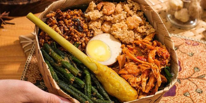 Obati Kerinduan Akan Kuliner di Pulau Dewata dengan Lezatnya Nasi Besek Bali Ini