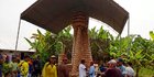 Uniknya Monumen Tahu Goreng Setinggi 10 Meter di Festival Banjir Tahu Lumajang