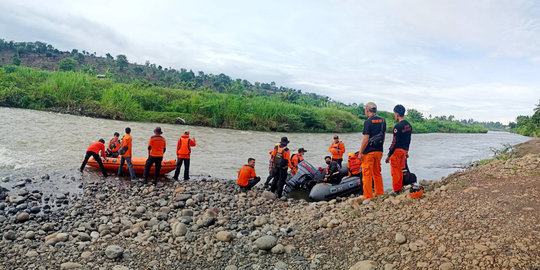 Diterjang Air Bah Sepulang dari Sawah, Kakek 72 Tahun Hilang di Sungai Cigede Bogor