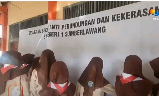 siswi sma dipaksa pakai jilbab di sragen