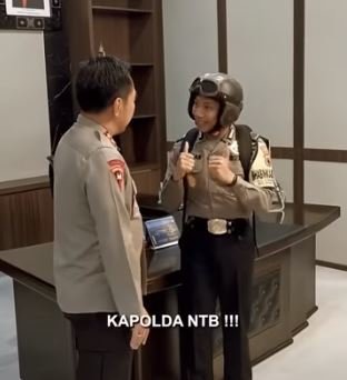 mau revisi nama lomba panjat pinang kapolda ntb ketawa amp tabok kepala pak bhabin