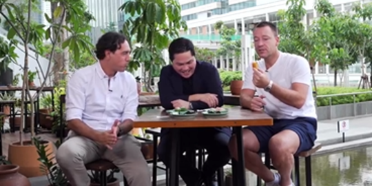 Momen Erick Thohir Ajak Legenda Ac Milan Chelsea Sarapan Lemper Dan