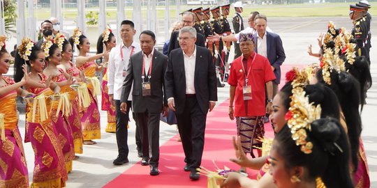 Menpora Amali Sambut Kedatangan Presiden IOC di Bali untuk Hadiri KTT G20