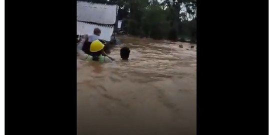 CEK FAKTA: Video Banjir di Jateng Ini saat Ganjar Sibuk Blusukan?