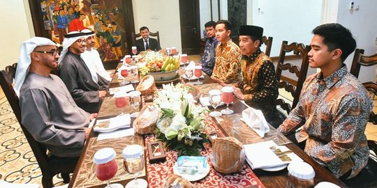 Singgah ke Rumah Jokowi di Solo, Presiden UEA Disuguhi Sate, Sop Buntut Hingga Serabi