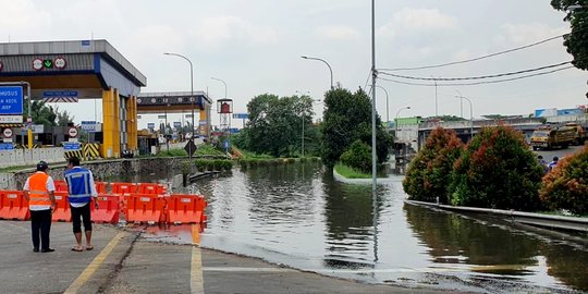 Exit Tol Bitung Ditutup Akibat Banjir, Kendaraan Dialihkan Lewat Pintu Tol Cikupa