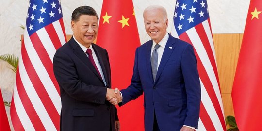 Senyum Biden dan Xi Jinping saat Bertemu di KTT G20 Bali