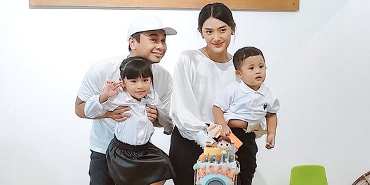 Cute! Deretan Foto Terbaru Aksa Anak Kedua Raditya Dika, Kini Menginjak 2 Tahun