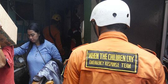 Tiga Pemotor di Tasikmalaya Terbawa Jembatan Amblas, Satu Orang Hilang