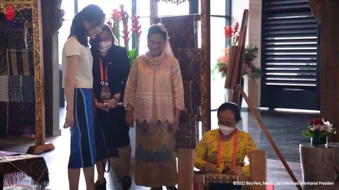 momen ibu iriana ajak ibu negara korea lihat budaya indonesia di g20 bali curi perhatian