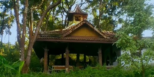 Penampakan Gereja Katolik di Tengah Hutan, Terbengkalai Tak Ada Lagi Kegiatan Ibadah