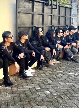 bak anak metal para polisi ini rambutnya gondrong semua