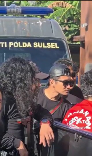 bak anak metal para polisi ini rambutnya gondrong semua