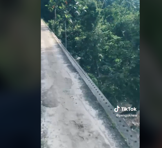 viral penampakan jembatan sempit disebut 039sirotol mustaqim039 kanan kiri jurang