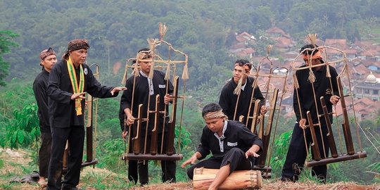 Memperingati Hari Angklung Sedunia 16 November, Ini Sejarah hingga Cara Memainkannya