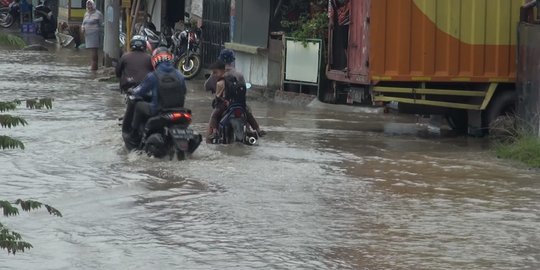 Ratusan Korban Banjir di Kabupaten Tangerang Bertahan di Posko Pengungsian