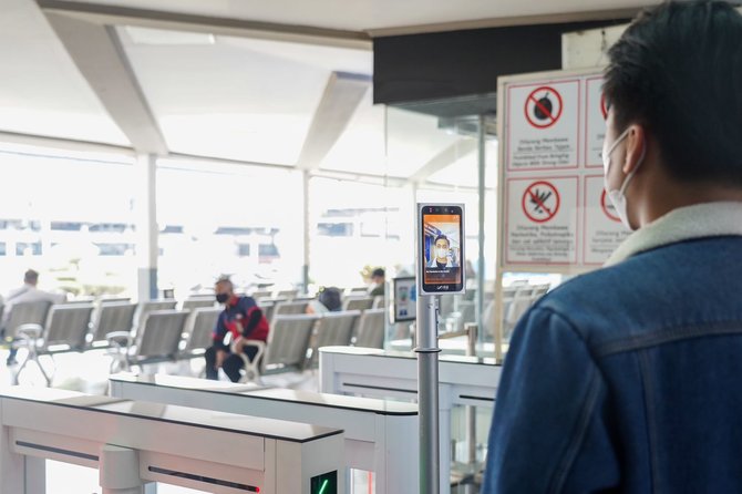 teknologi face recognition boarding gate kai di stasiun bandung