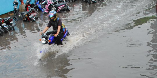 Jakarta Diguyur Hujan, Ruas Jalan dan Dua RT Tergenang