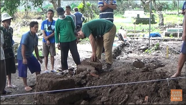 candi kuno ditemukan di areal pemakaman di jatim ada arca dewa surgawi terpendam