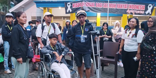Perjuangan Korban Tragedi Kanjuruhan, Pakai Kruk Nekat Cari Keadilan ke Jakarta