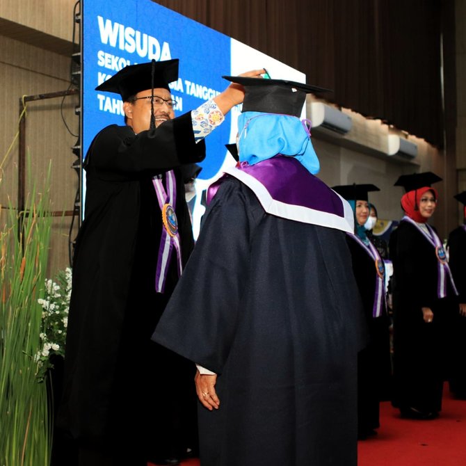 wali kota pasuruan wisuda sekolah lansia tangguh