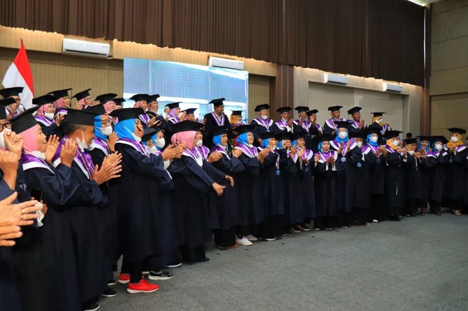 wali kota pasuruan wisuda sekolah lansia tangguh