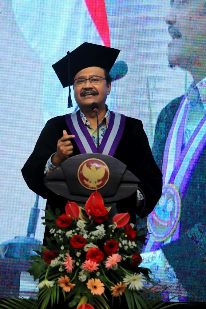 wali kota pasuruan wisuda sekolah lansia tangguh