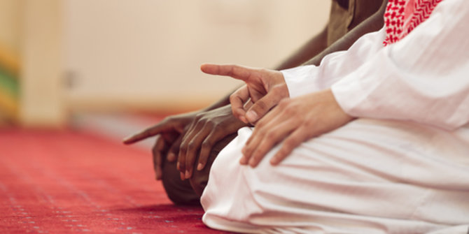 Bacaan Sholat Lengkap dari Awal hingga Akhir & Artinya, Pahami Rukunnya dengan Tepat