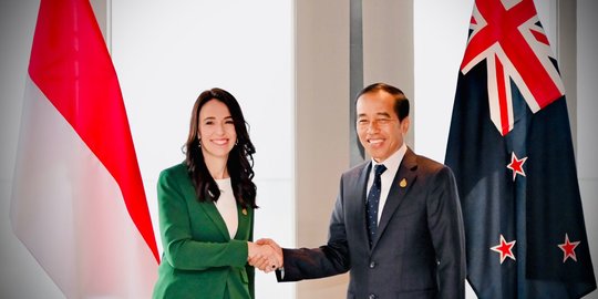 Presiden Jokowi dan PM Selandia Baru Bahas 3 Isu Ekonomi hingga Energi di Bangkok