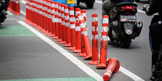 Nasib Stick Cone, Pembatas Jalur Sepeda yang Rusak di Ibu Kota