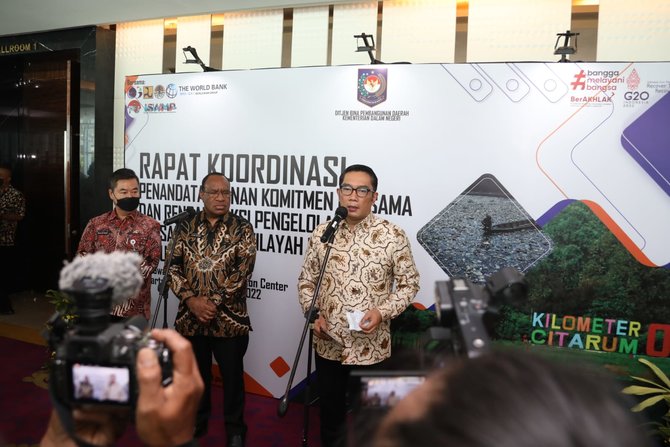 rakor penandatanganan komitmen bersama dan rencana aksi pengelolaan persampahan di wilayah das citarum tahun 2022 2025