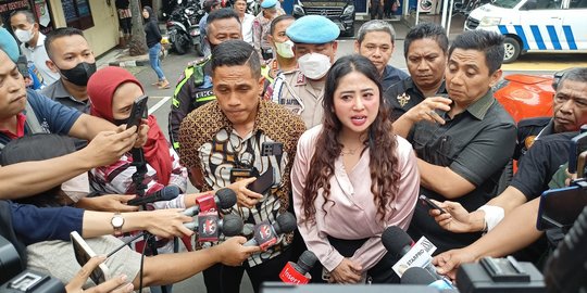 Dewi Perssik Laporkan Akun Hater