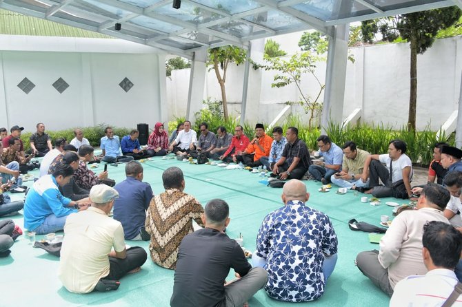 wagub uu ruzhanul silaturahmi dengan perwakilan serikat buruh terkait kenaikan ump