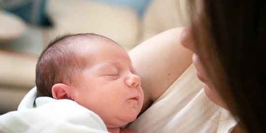 4 Doa untuk Anak yang Baru Lahir, Lengkap dengan Artinya
