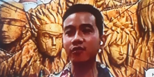 Momen Kocak Wali Kota Solo Pakai Background Naruto saat Wawancara TV, Ramai Disorot