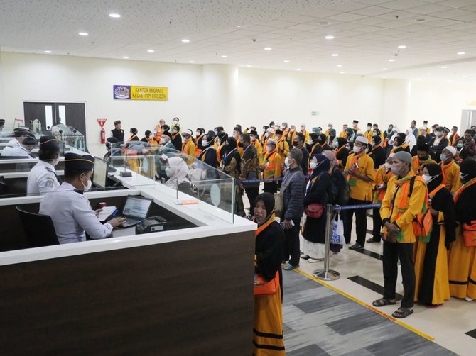jemaah umrah di kertajati