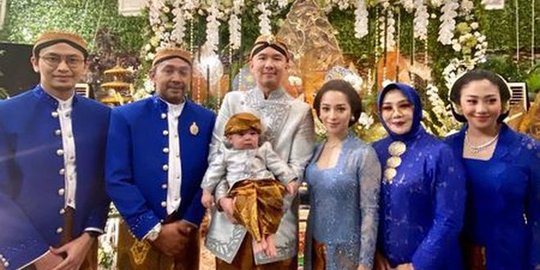 5 Potret Tedhak Siten Baby Izz, Penampilan Nikita Willy Curi Perhatian