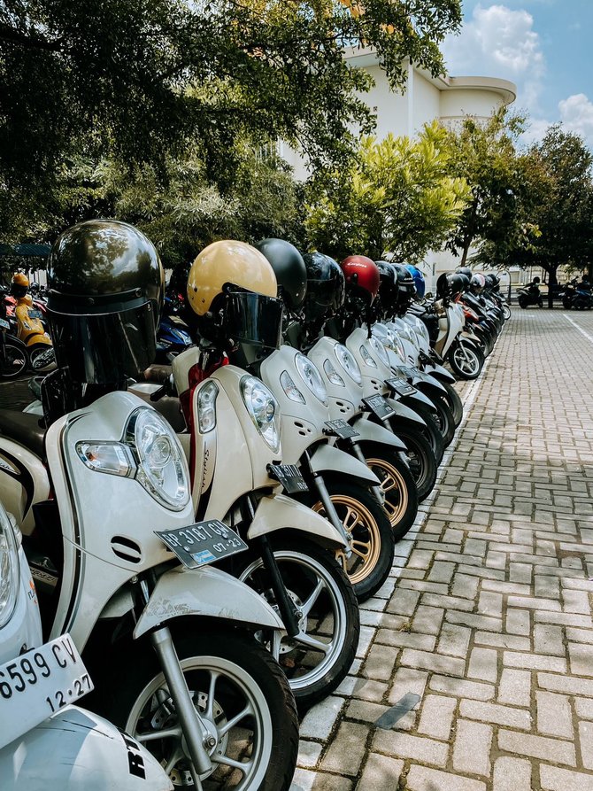 potret parkiran kampus uad jogja jadi sorotan rapi bak dealer motor