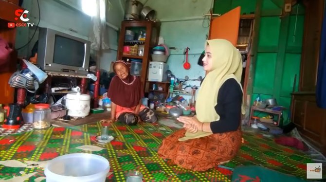 janda desa cantik bak mutiara tersembunyi tinggal di tengah sawah dikelilingi gunung